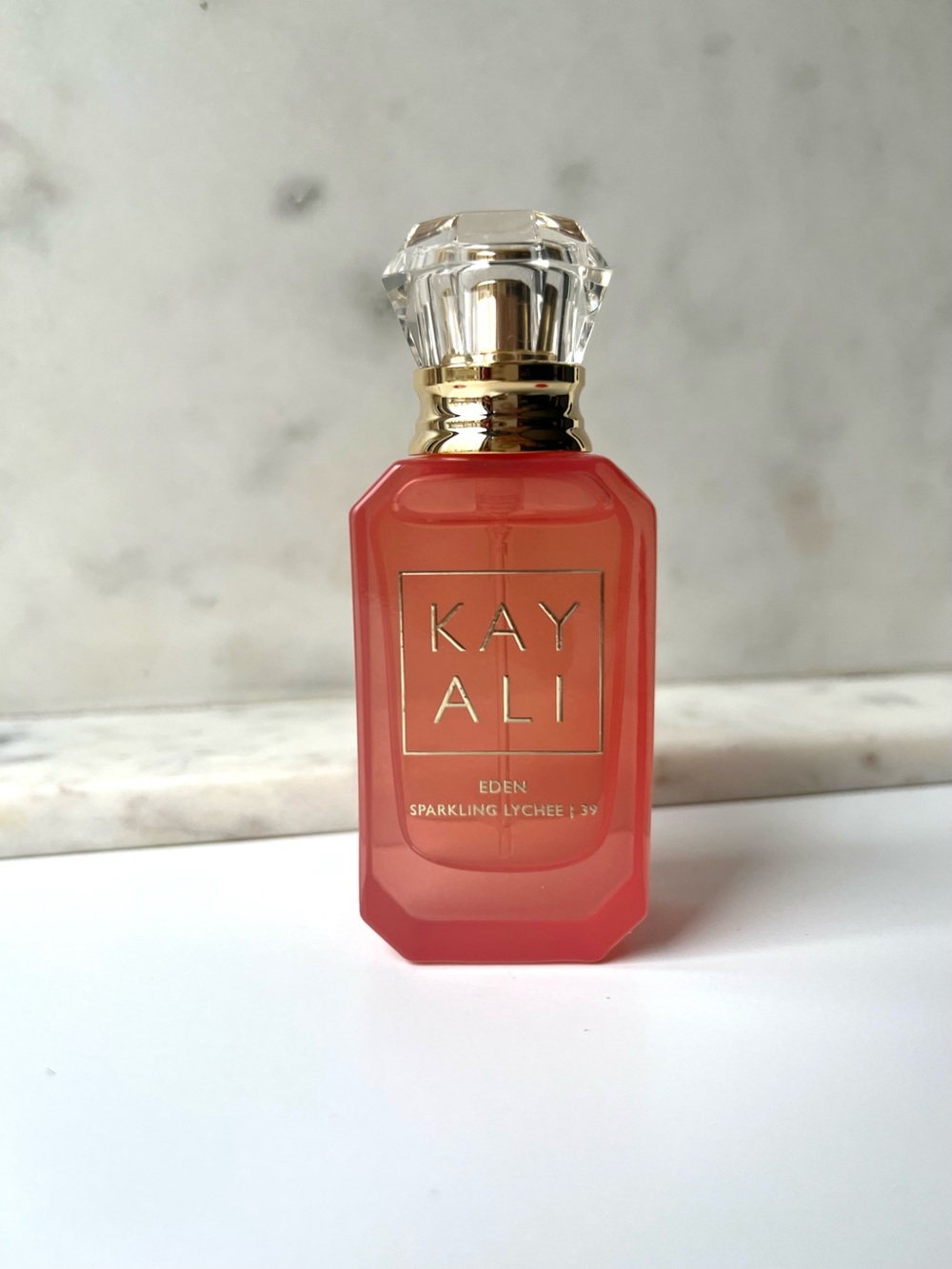KAYALI EDEN SPARKLING LYCHEE 39 Eau de Parfum 10 ml - Picture 4 of 5